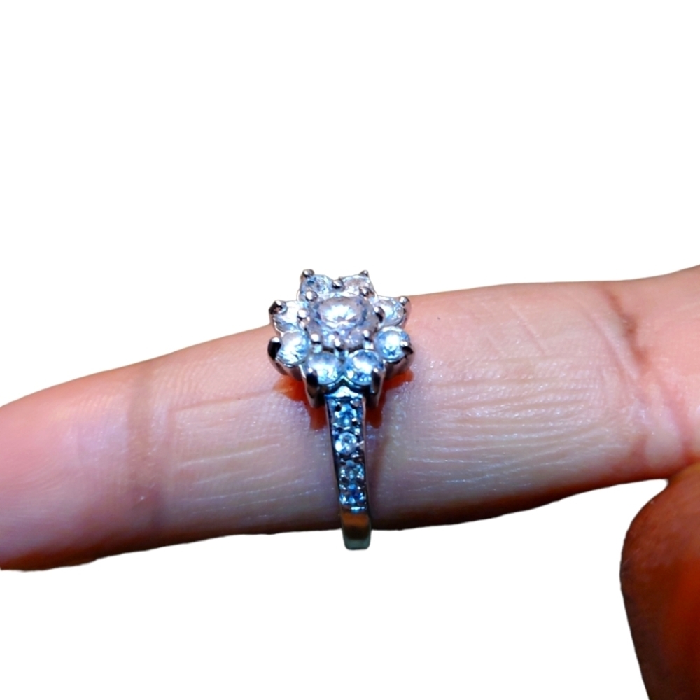 Beautiful Woman's CZ Ring size 10 - Picture 2 of 6